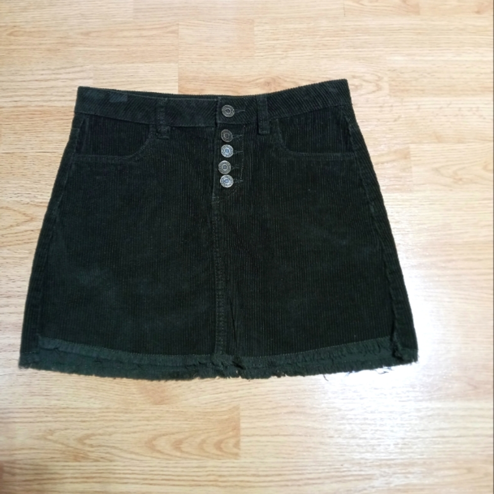 Indigo Rein Green corduroy mini skirt. SIZE 3/25. EUC.  Worn once.
